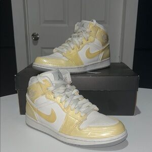 Jordan 1 Phat “Carbon Yellow White” Men’s Size 9